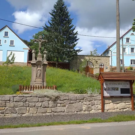 Statek Bily Dvur Vendégház 3*